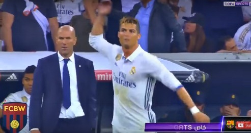 Messi đánh gục Real, Ronaldo nổi đóa 