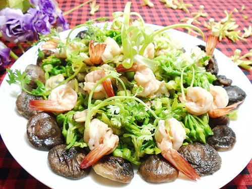 Cách làm hoa thiên lý xào thập cẩm thơm nức, ngửi đã thèm