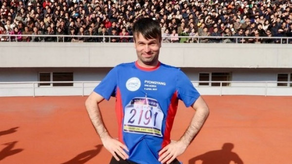 Hành trình 'đổi đời' tới Triều Tiên của du khách Australia