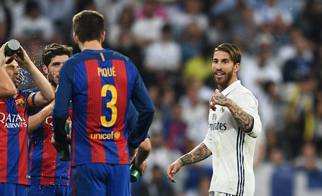 Pique chọc giận Ramos: 