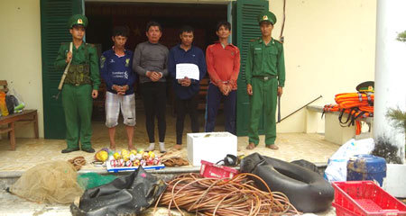 Bắt đối tượng dùng 30 quả mìn tự tạo để đánh cá