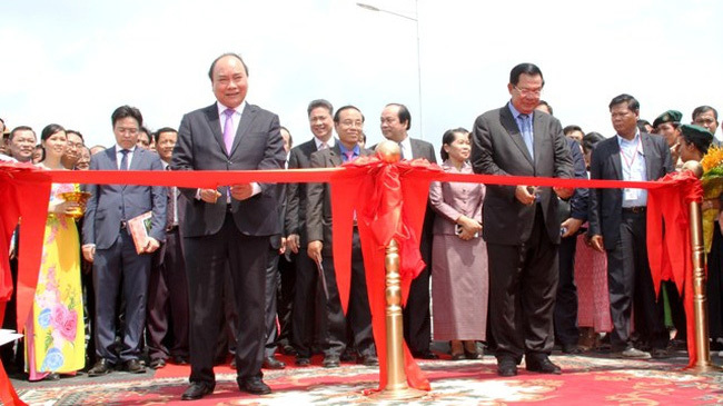 Thủ tướng dự lễ khánh thành cầu biên giới nối VN-Campuchia