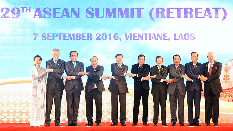 Thủ tướng dự Hội nghị cấp cao ASEAN