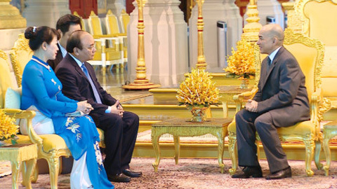 Thủ tướng yết kiến Quốc vương Campuchia