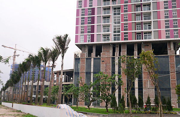 Vỡ mộng căn nhà mở ước: 'Dở khóc dở mếu' sống giữa công trường