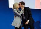 Những bức ảnh tình tứ của vợ chồng ứng viên tổng thống Pháp