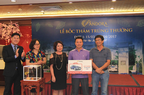 Nhận nhà Pandora, lái Mercedes về nhà
