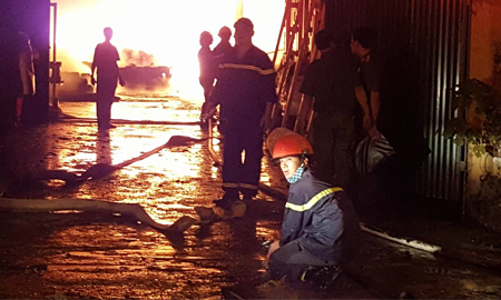 Cháy lớn gần chùa Ngòi