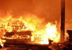 Hà Nội: Gara ô tô cháy ngùn ngụt kèm nổ lớn cạnh chùa Ngòi