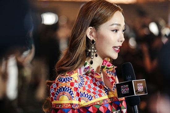 Minh Hằng diện hàng hiệu trăm triệu sau ồn ào bị chèn ép