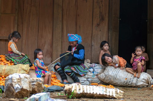 Cải thiện ‘tay nghề’ chăm sóc bà mẹ trẻ em miền núi