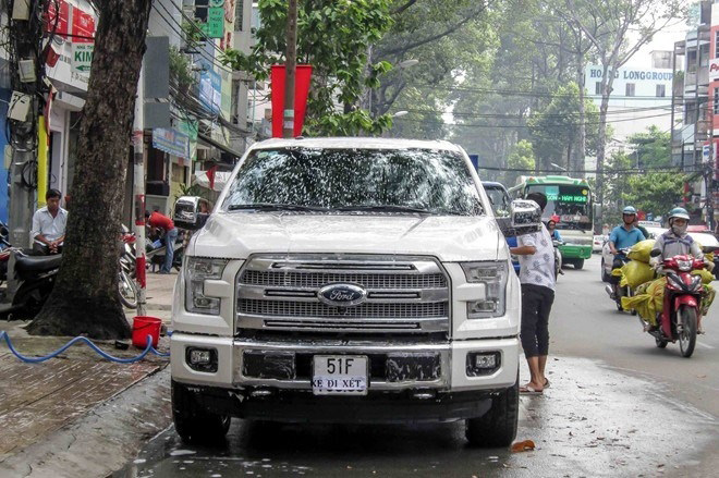 Tranh cãi xung quanh việc xe bán tải đăng ký biển xe con