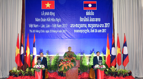 Thủ tướng Việt, Lào phát động Năm đoàn kết hữu nghị 2017