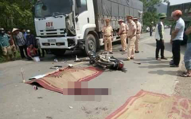 Va chạm với xe tải ngược chiều, 2 thanh niên chết tại chỗ