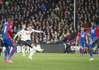 Eriksen lập siêu phẩm, Tottenham bám riết Chelsea