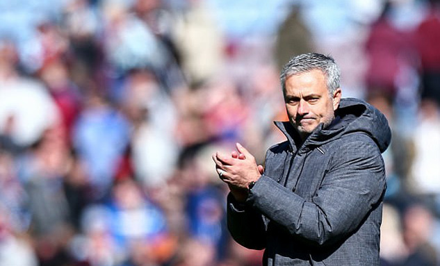 Sao MU bất mãn vì bị Mourinho đối xử bất công