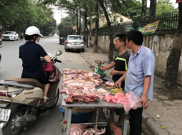 Khắp nơi lập lò mổ: Cả họ đụng lợn, cả làng ăn thịt 'giải cứu'