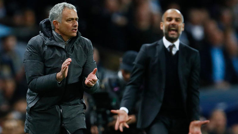 MU bất bại: Chiếc xe buýt của Mourinho