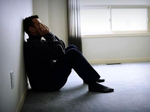 Tình trẻ 'hát hay', vợ 'ngất ngây' nên dâng sạch ví