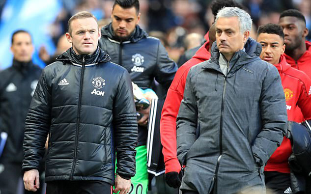 Hết sạch cầu thủ, Mourinho định nhảy vào sân thi đấu