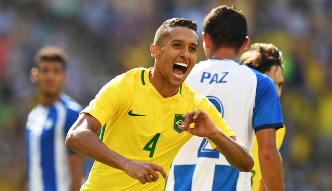 Vung 50 triệu bảng, MU tóm hậu vệ