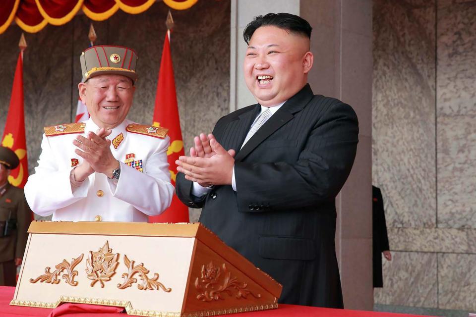 Kim Jong Un phát sốt với tiền đạo 18 tuổi Triều Tiên