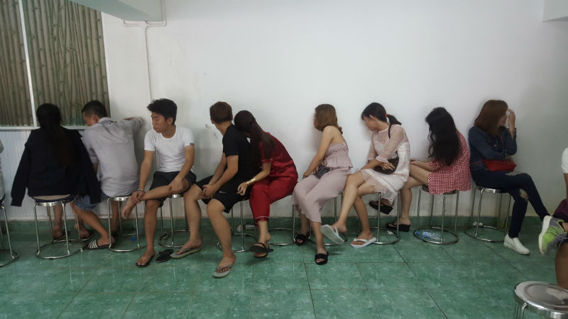 Đột kích hàng loạt điểm ăn chơi trong khách sạn ở Sài Gòn