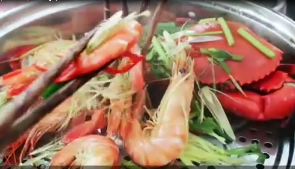 Tuyệt chiêu hấp tôm sú, cua biển ngọt thơm chắc thịt đãi cả nhà dịp nghỉ lễ