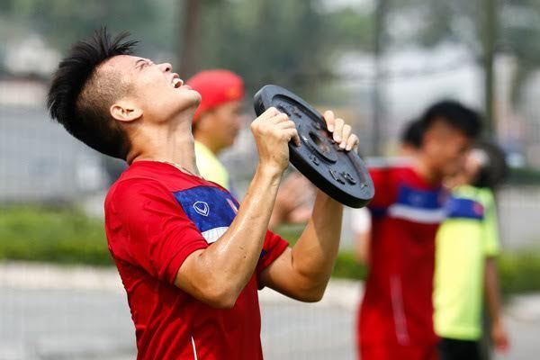 Chạy đua World Cup, U20 Việt Nam tập quên cả nghỉ lễ