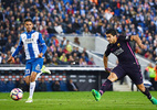 Luis Suarez chói sáng, Barca giữ vững ngôi đầu