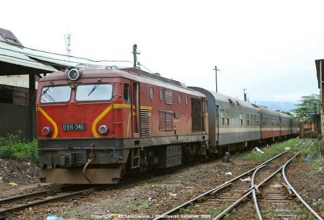 Gãy đường ray tàu hỏa, hơn 1000 khách may mắn thoát nạn