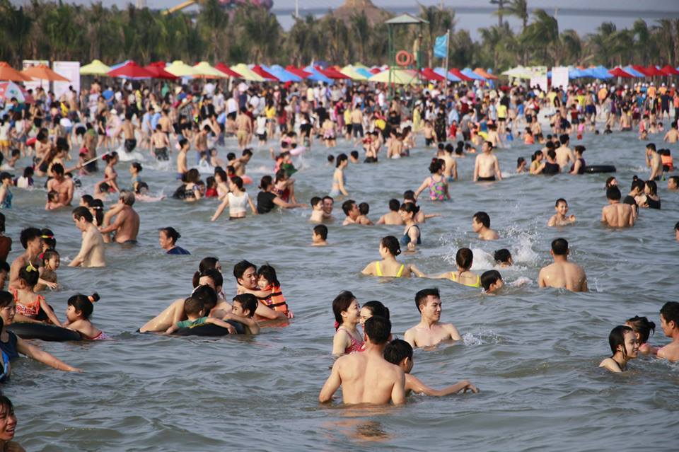 'Cò' du lịch Đà Lạt lộng hành, biển Hạ Long ken đặc người