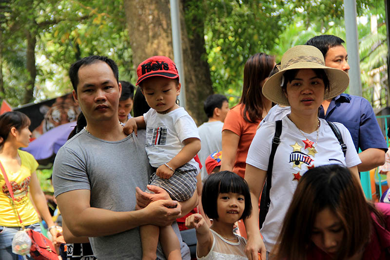 Nghỉ lễ 30/4: Hành xác ở công viên, phơi người giữa nắng nóng