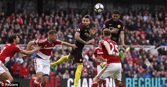 Cưa điểm nghẹt thở với Boro, Man City mong manh top 4