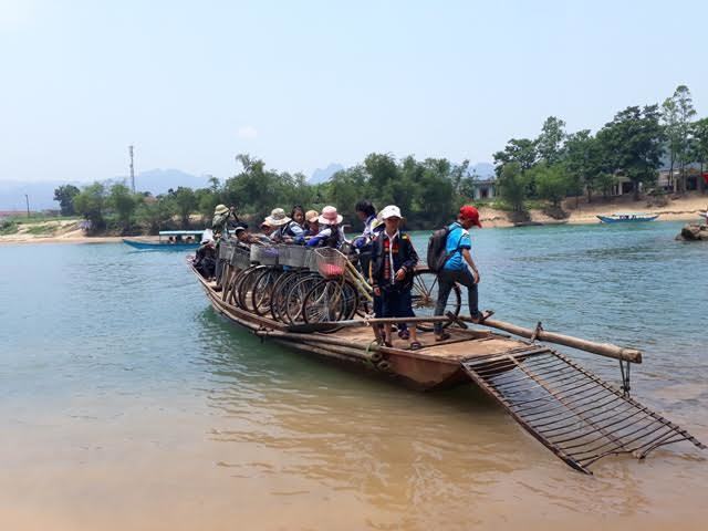 Trả thóc để được qua đò đến trường