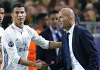 Làm thầy, Zidane vẫn "ghen tị" với Ronaldo
