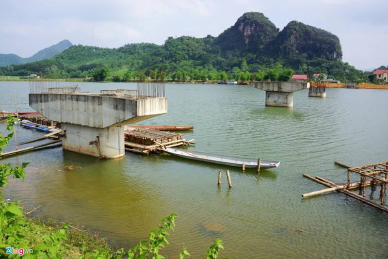 Cây cầu 75 tỷ dang dở, bỏ hoang sau 4 năm thi công