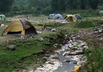 Hà Nội: Du khách hạ trại bên hồ Hàm Lợn ngập rác thải