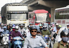 Lạ: Người dân đổ về Hà Nội, Sài Gòn, rất ít đường tắc