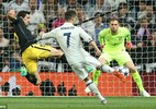 Ronaldo lập hat-trick, Real đặt 1 chân vào chung kết Champions League