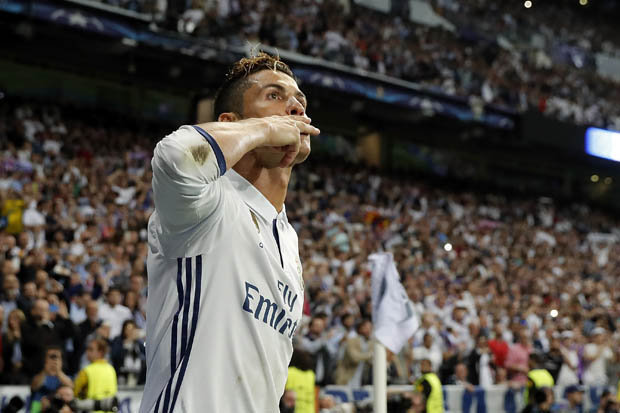 Ăn mừng lạ, Ronaldo kêu gọi CĐV ngừng la ó mình