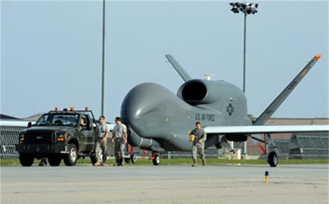 Uy lực của 'ác điều' RQ-4 Global Hawk mà Mỹ điều tới Nhật