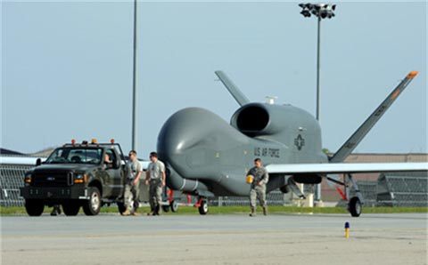 Uy lực của 'ác điều' RQ-4 Global Hawk mà Mỹ điều tới Nhật