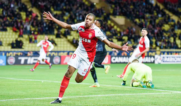 Ibra được MU ban đặc ân, Mbappe khuynh đảo châu Âu