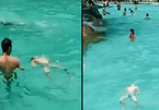 Bé trai bị đuối nước giữa bể bơi đông người