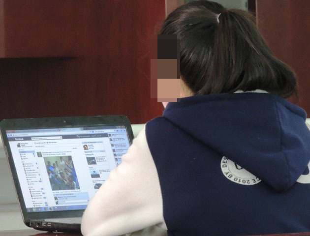 Theo dõi con trên mạng xã hội, phụ huynh nhận... trái đắng