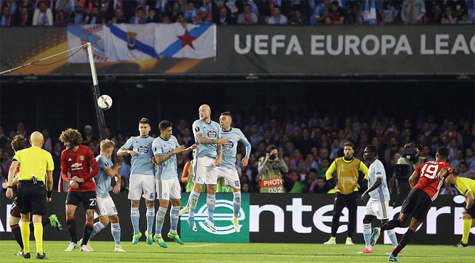 Rashford sút phạt thần sầu, MU hạ gục Celta Vigo