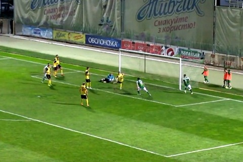 Video cầu thủ đá phản lưới nhà như bán độ ở Ukraine