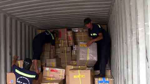 Phát hiện hàng chục container chứa hàng lậu trị giá 100 tỷ