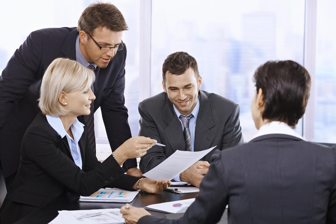 Đang đi làm, bỗng nhiên bị cho thôi việc